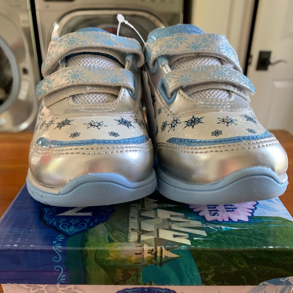 NWT Disney Frozen Elsa and Anna light up sneakers